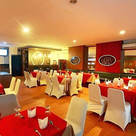 Alexander Hotel Tegal Exterior photo