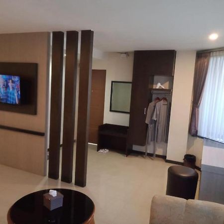 Alexander Hotel Tegal Exterior photo