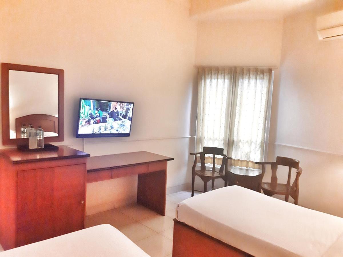 Alexander Hotel Tegal Exterior photo