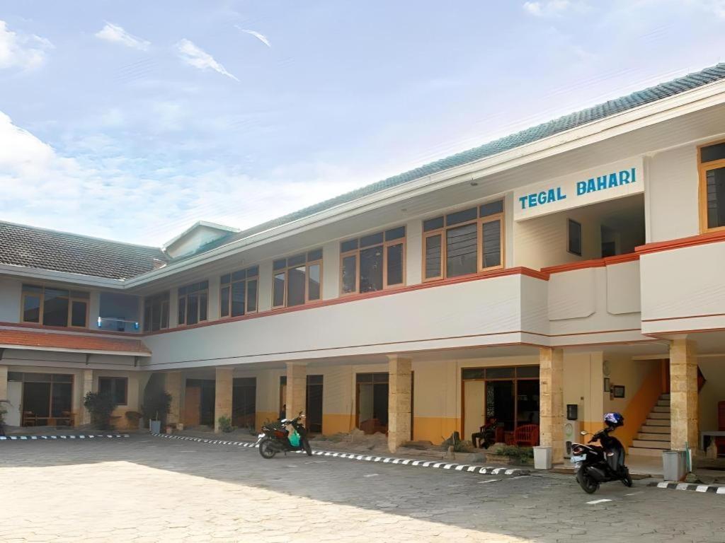 Alexander Hotel Tegal Exterior photo