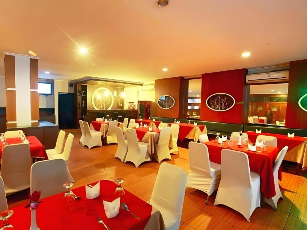 Alexander Hotel Tegal Exterior photo