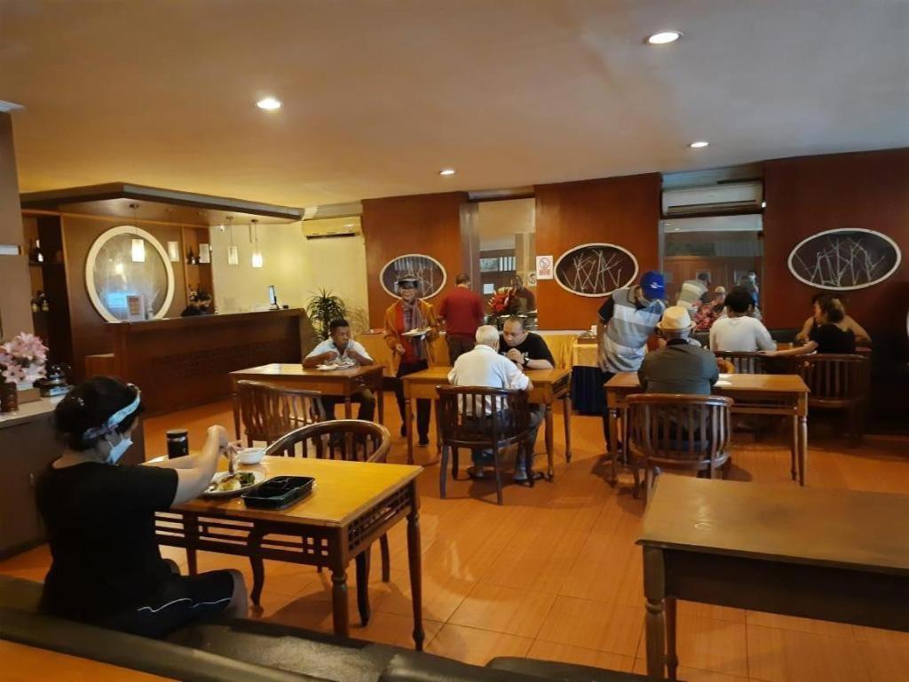 Alexander Hotel Tegal Exterior photo