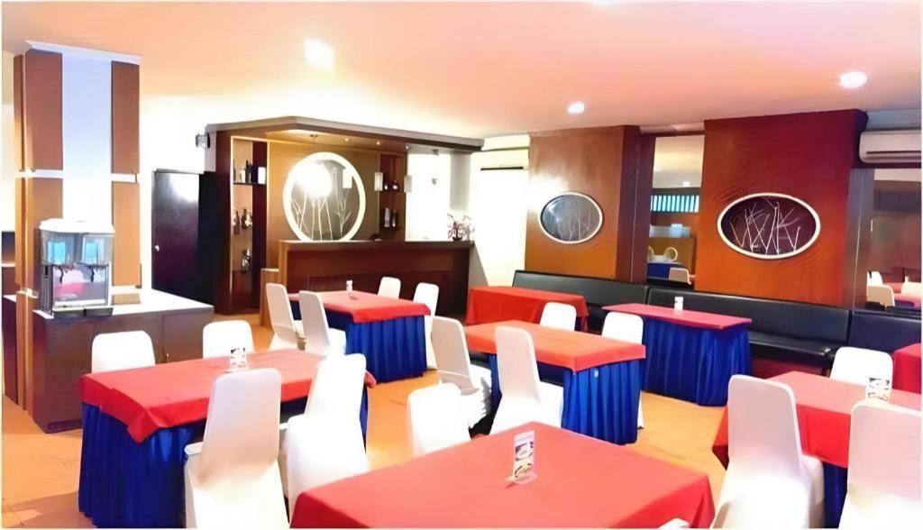 Alexander Hotel Tegal Exterior photo