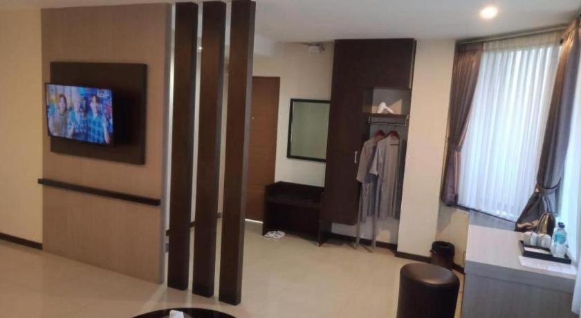 Alexander Hotel Tegal Exterior photo