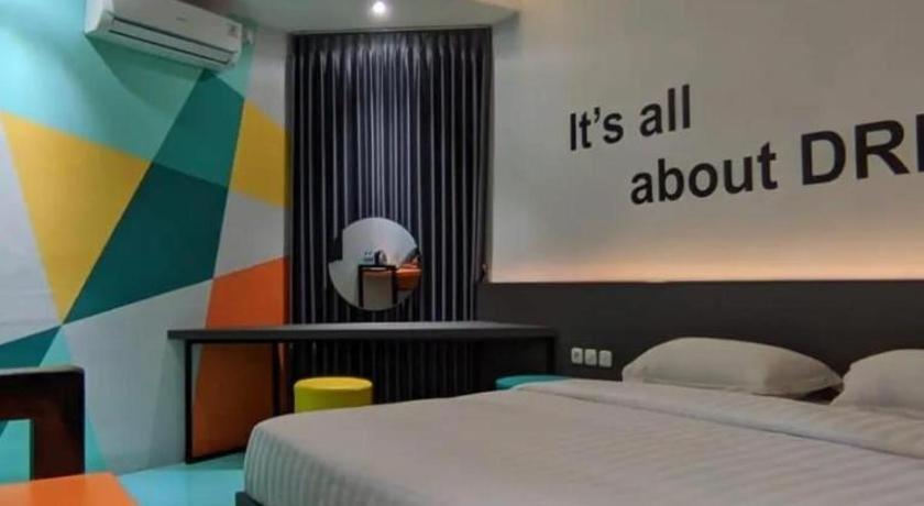 Alexander Hotel Tegal Exterior photo