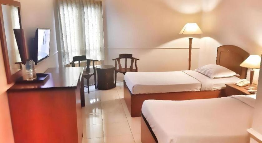 Alexander Hotel Tegal Exterior photo