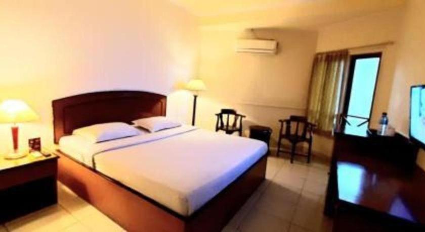 Alexander Hotel Tegal Exterior photo