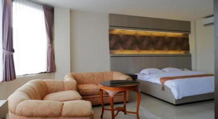 Alexander Hotel Tegal Exterior photo