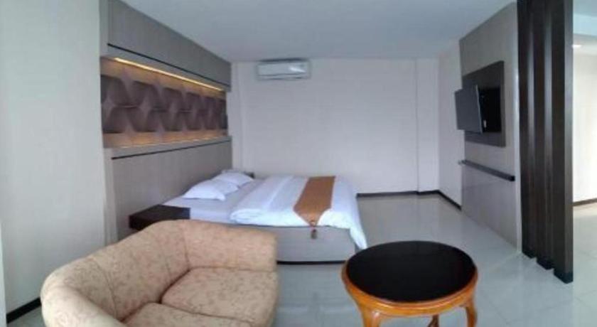 Alexander Hotel Tegal Exterior photo