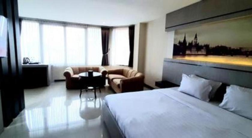 Alexander Hotel Tegal Exterior photo