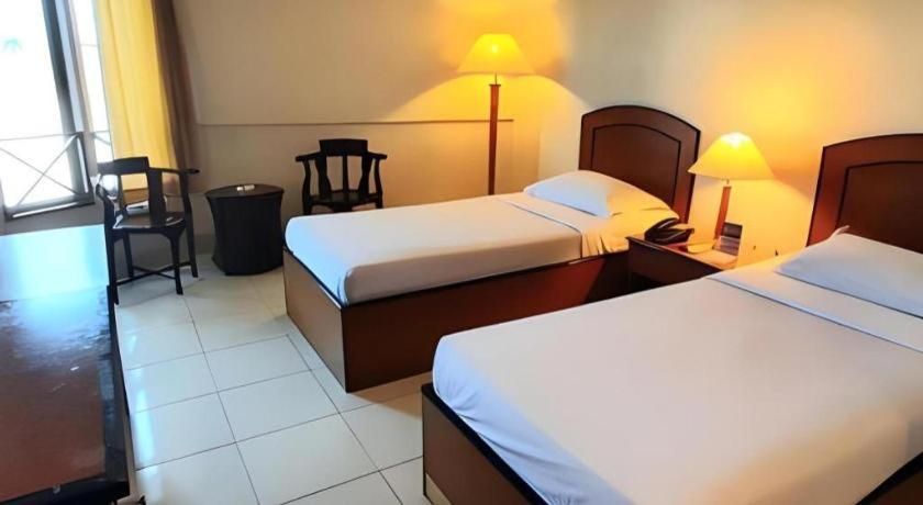 Alexander Hotel Tegal Exterior photo